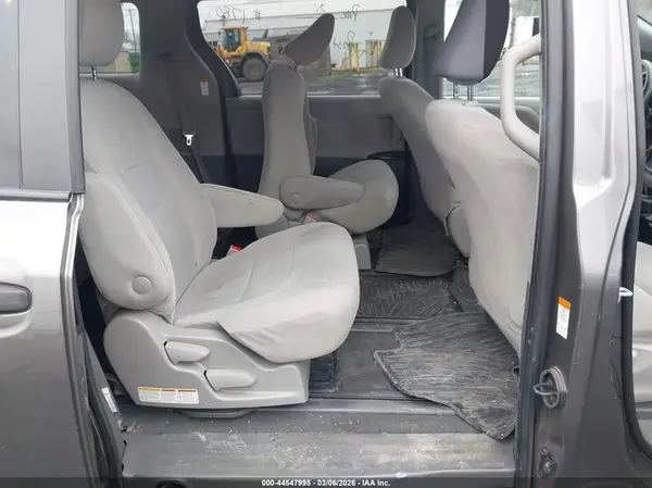 5TDZZ3DC2LS024935 2020 TOYOTA SIENNA - Image 8