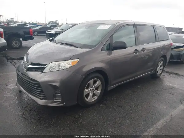 5TDZZ3DC2LS053402 2020 TOYOTA SIENNA - Image 2