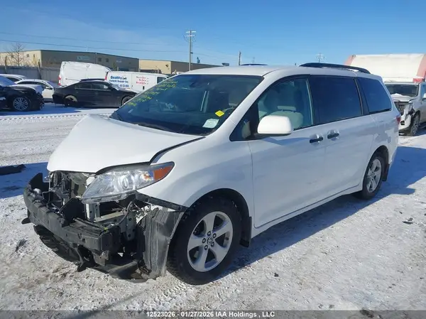 5TDZZ3DC2LS074184 2020 TOYOTA SIENNA - Image 2