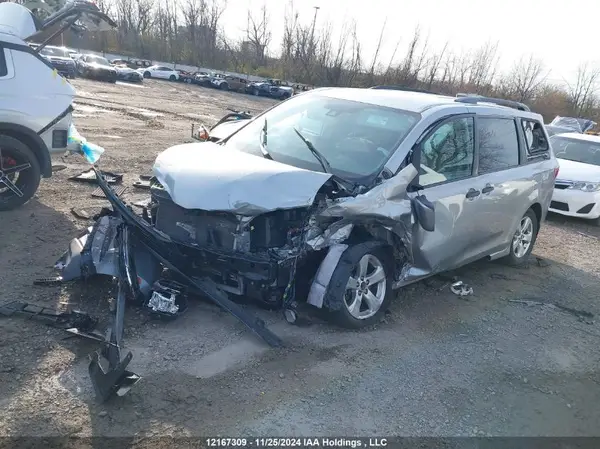 5TDZZ3DC2LS076078 2020 TOYOTA SIENNA - Image 2