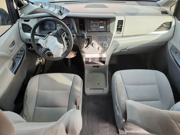 5TDZZ3DC2LS082060 2020 TOYOTA SIENNA - Image 8