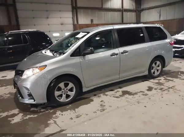 5TDZZ3DC2LS082625 2020 TOYOTA SIENNA - Image 2