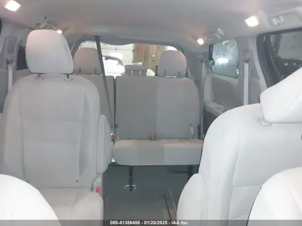 5TDZZ3DC2LS082625 2020 TOYOTA SIENNA - Image 8