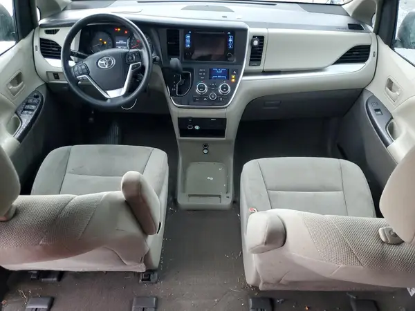 5TDZZ3DC3HS767692 2017 TOYOTA SIENNA - Image 8