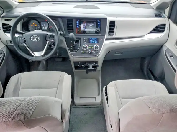 5TDZZ3DC3HS770964 2017 TOYOTA SIENNA - Image 8
