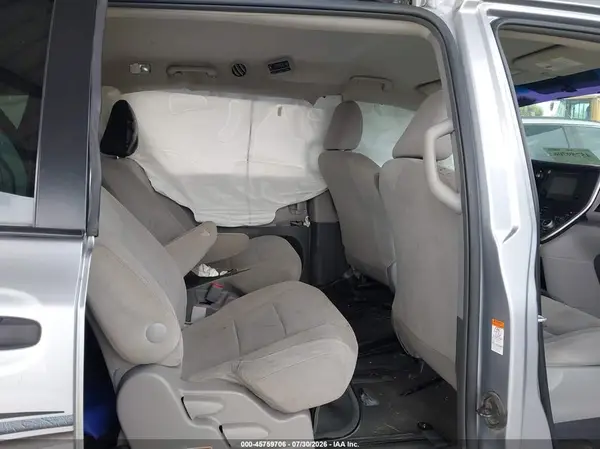 5TDZZ3DC3HS791961 2017 TOYOTA SIENNA - Image 8