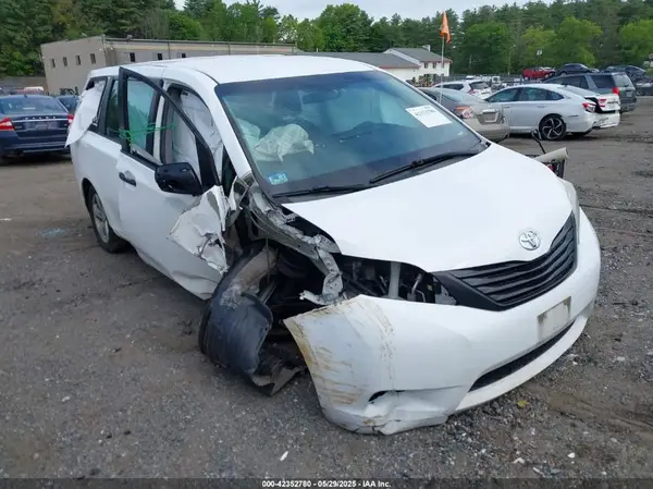 5TDZZ3DC3HS793595 2017 TOYOTA SIENNA - Image 1