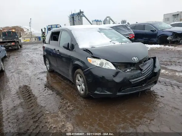 5TDZZ3DC3HS797386 2017 TOYOTA SIENNA - Image 1