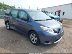5TDZZ3DC3HS805986 2017 TOYOTA SIENNA
