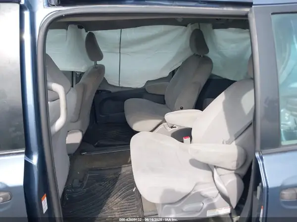 5TDZZ3DC3HS805986 2017 TOYOTA SIENNA - Image 8