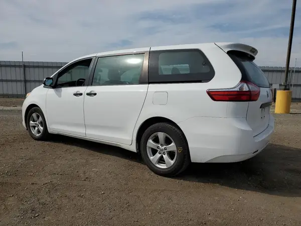 5TDZZ3DC3HS818656 2017 TOYOTA SIENNA - Image 2