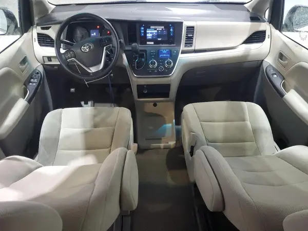 5TDZZ3DC3HS818656 2017 TOYOTA SIENNA - Image 8