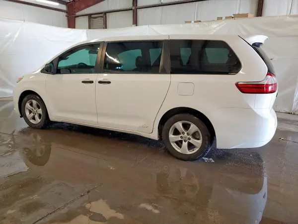 5TDZZ3DC3HS824604 2017 TOYOTA SIENNA - Image 2