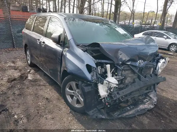 5TDZZ3DC3HS837529 2017 TOYOTA SIENNA - Image 1