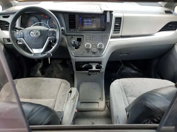 5TDZZ3DC3HS844531 2017 TOYOTA SIENNA - Image 8