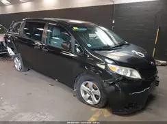 5TDZZ3DC3HS869400 2017 TOYOTA SIENNA