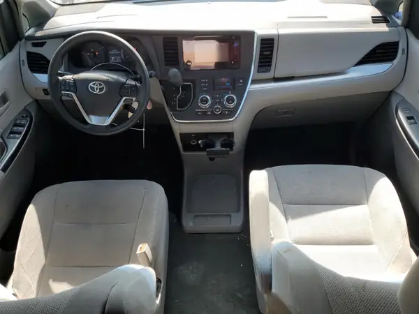 5TDZZ3DC3HS874905 2017 TOYOTA SIENNA - Image 8