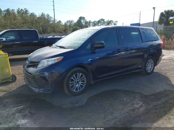 5TDZZ3DC3J5911859 2018 TOYOTA SIENNA - Image 2