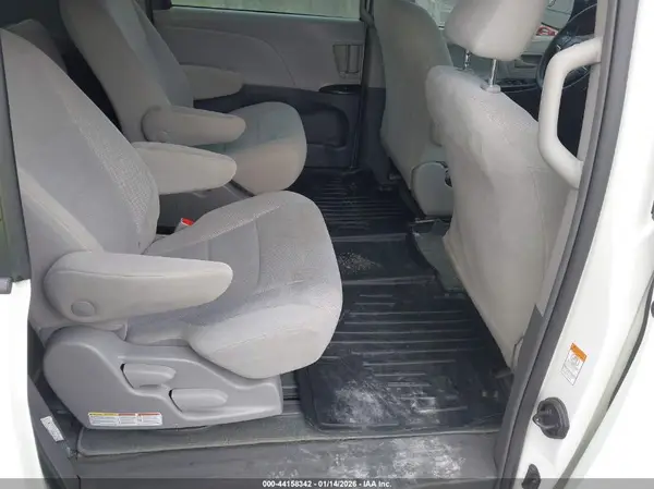 5TDZZ3DC3JS913756 2018 TOYOTA SIENNA - Image 8