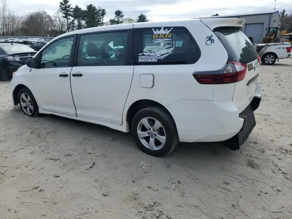 5TDZZ3DC3JS933828 2018 TOYOTA SIENNA - Image 2