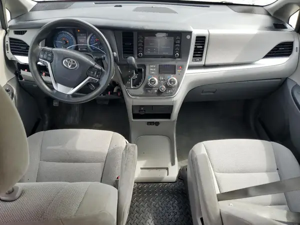 5TDZZ3DC3JS933828 2018 TOYOTA SIENNA - Image 8