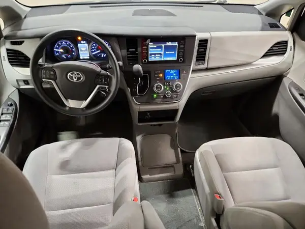 5TDZZ3DC3JS934946 2018 TOYOTA SIENNA - Image 8