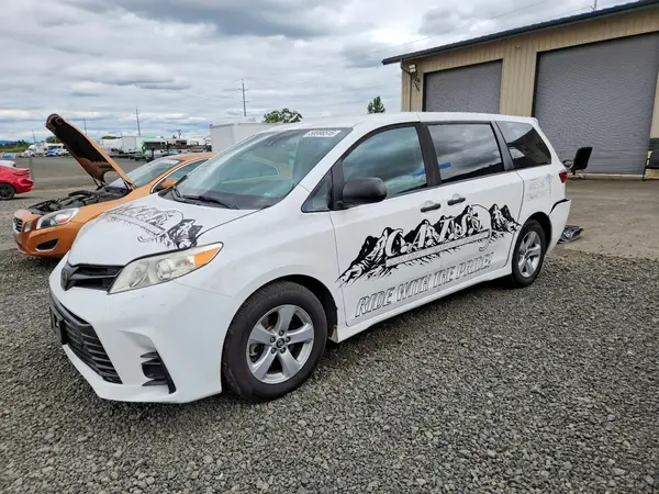 5TDZZ3DC3JS952718 2018 TOYOTA SIENNA - Image 1
