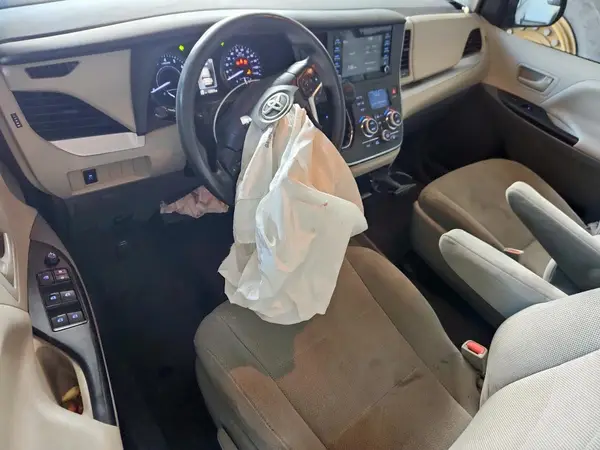 5TDZZ3DC3JS954257 2018 TOYOTA SIENNA - Image 8