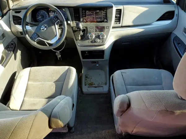 5TDZZ3DC3JS954677 2018 TOYOTA SIENNA - Image 8