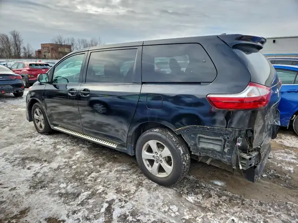 5TDZZ3DC3KS013473 2019 TOYOTA SIENNA - Image 2