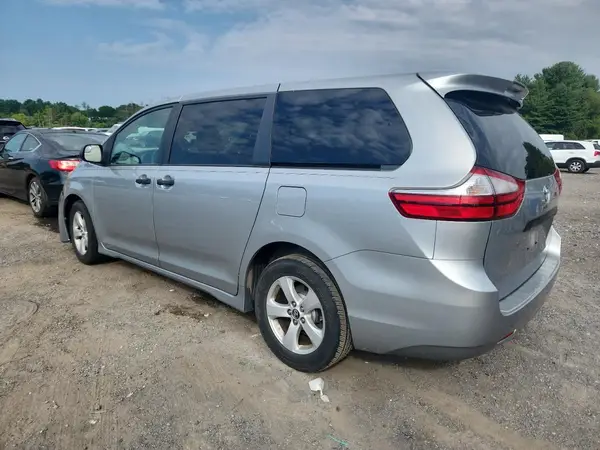 5TDZZ3DC3KS014333 2019 TOYOTA SIENNA - Image 2