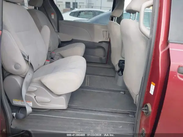 5TDZZ3DC3KS968533 2019 TOYOTA SIENNA - Image 8