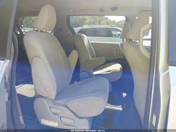 5TDZZ3DC3KS982979 2019 TOYOTA SIENNA - Image 8