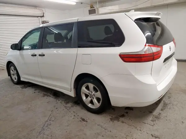 5TDZZ3DC3KS983775 2019 TOYOTA SIENNA - Image 2