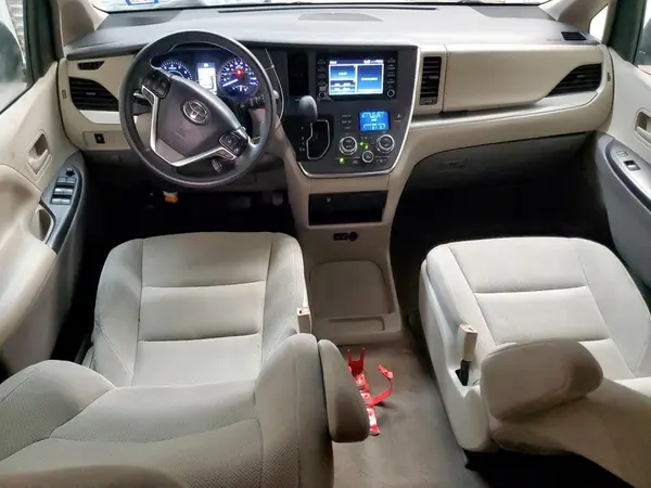 5TDZZ3DC3KS983775 2019 TOYOTA SIENNA - Image 8