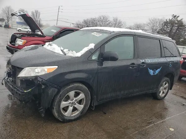 5TDZZ3DC3KS993948 2019 TOYOTA SIENNA - Image 1