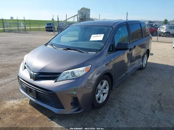 5TDZZ3DC3KS994873 2019 TOYOTA SIENNA - Image 2