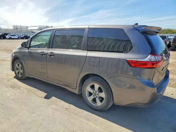 5TDZZ3DC3LS034678 2020 TOYOTA SIENNA - Image 2