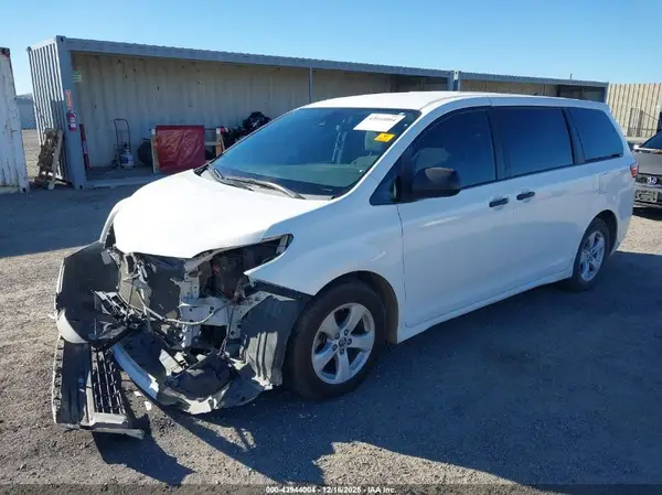 5TDZZ3DC3LS049083 2020 TOYOTA SIENNA - Image 2