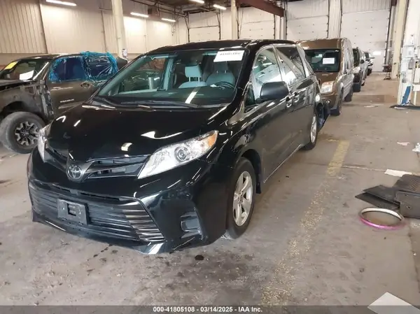 5TDZZ3DC3LS076882 2020 TOYOTA SIENNA - Image 2