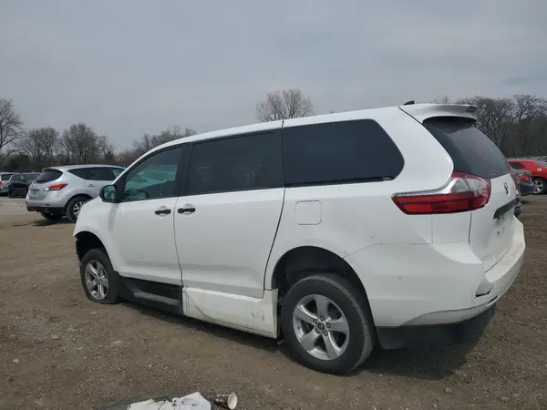 5TDZZ3DC3LS083847 2020 TOYOTA SIENNA - Image 2