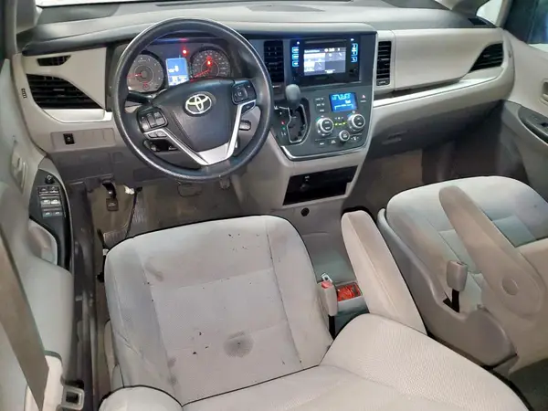5TDZZ3DC4HS767569 2017 TOYOTA SIENNA - Image 8