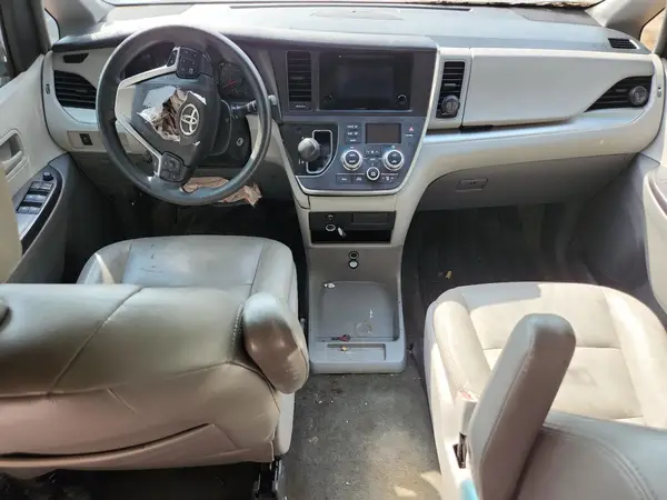 5TDZZ3DC4HS774165 2017 TOYOTA SIENNA - Image 8