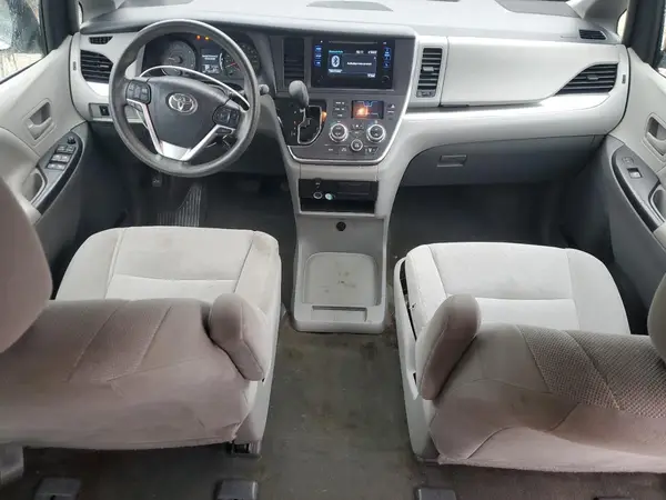 5TDZZ3DC4HS785327 2017 TOYOTA SIENNA - Image 8