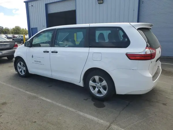 5TDZZ3DC4HS813207 2017 TOYOTA SIENNA - Image 2
