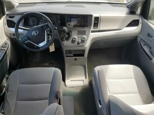 5TDZZ3DC4HS813207 2017 TOYOTA SIENNA - Image 8