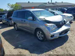 5TDZZ3DC4HS819704 2017 TOYOTA SIENNA