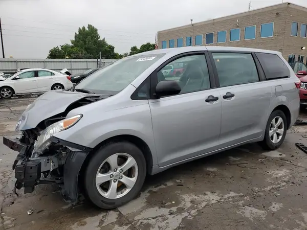 5TDZZ3DC4HS844263 2017 TOYOTA SIENNA - Image 1