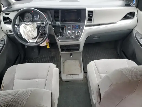 5TDZZ3DC4HS844263 2017 TOYOTA SIENNA - Image 8