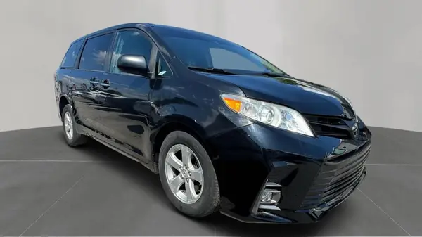 5TDZZ3DC4HS860169 2017 TOYOTA SIENNA - Image 1
